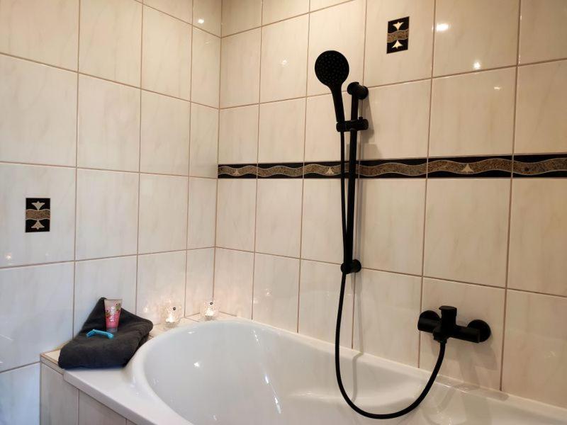Ferienhaus Blaue Blume Mit 11 Kw Ladestation, Kamin, Terrasse, Eingezaeuntem Garten, Sauna, Wlan, Netflix, 2 Hunde Willkommen! Güntersberge Eksteriør bilde